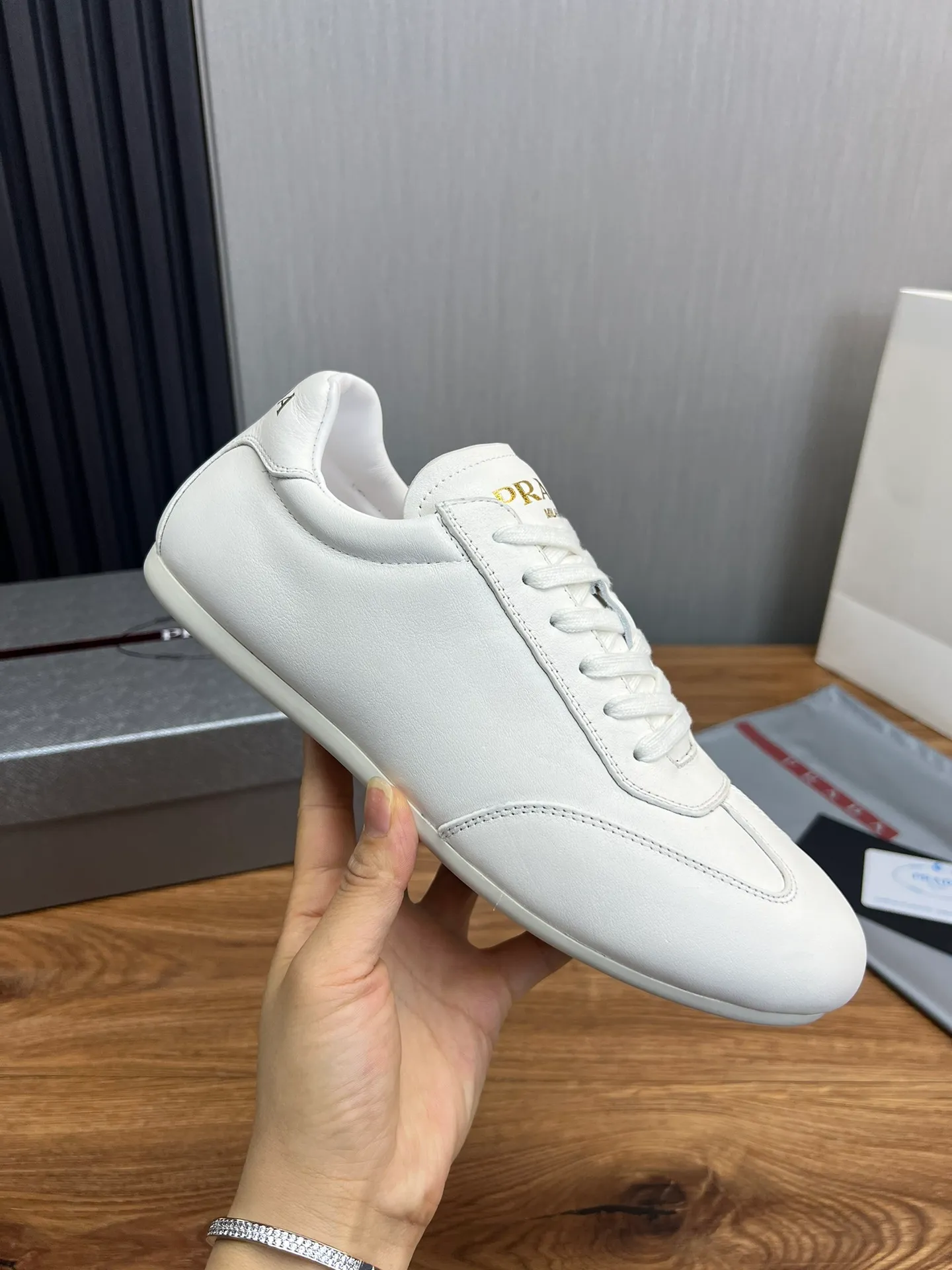 Men's shoes 💰520💰 [PRADA] Men's shoes are popular in the counter, official website is synchronized, 1 high-quality shipment ✔️Original cowhide spliced ​​with high-end waterproof cloth + cowhide lining, 1🆚1 replica, original sole, 38-45 (45 customized, non-refundable)